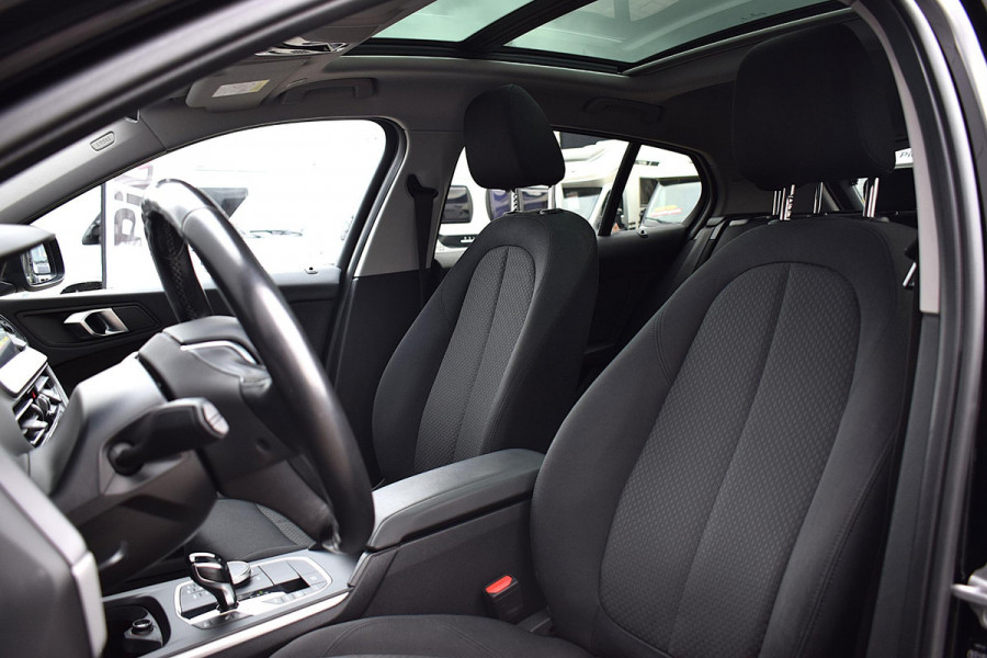 BMW 1-serie 118i Executive Edition | Pano | Apple CarPlay | LED | Virtual