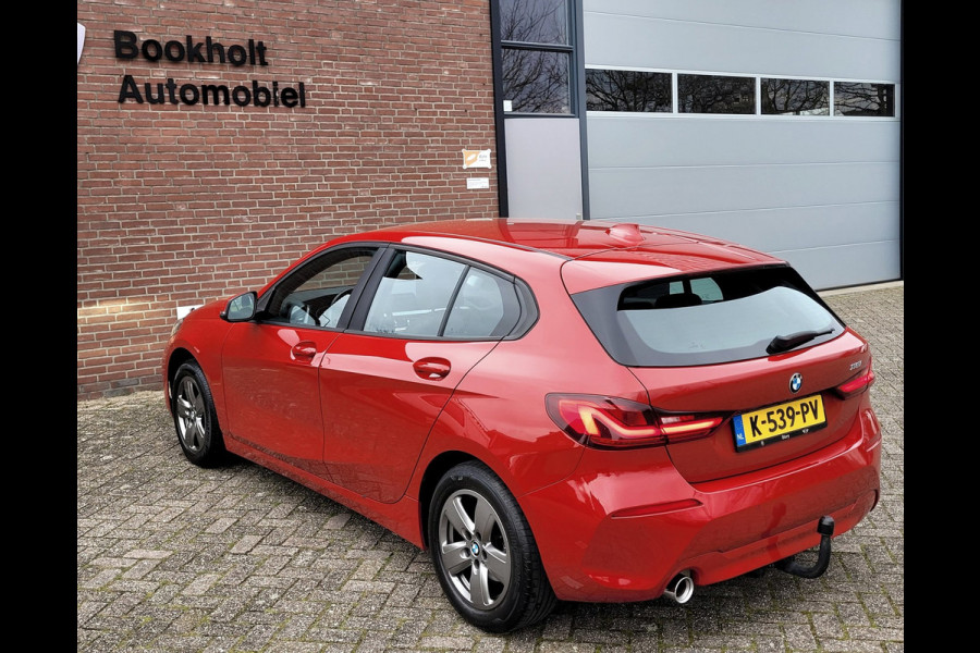 BMW 1-serie 118i High Exe, Mokka leer, Trekhaak (1e eig. BTW NAP)