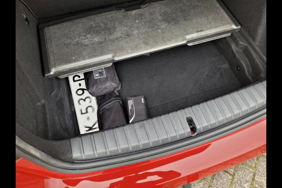 BMW 1-serie 118i High Exe, Mokka leer, Trekhaak (1e eig. BTW NAP)