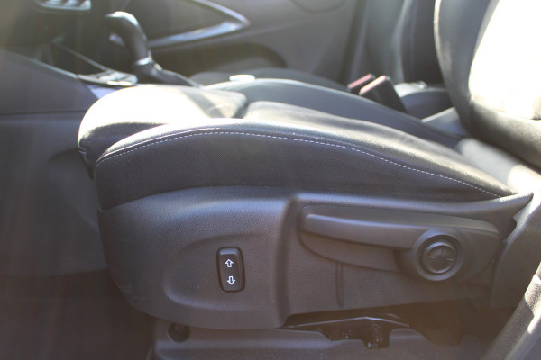 Opel Crossland 1.2 Turbo Ultimate | Trekhaak | Head-up | Panoramadak | Camera | Navigatie