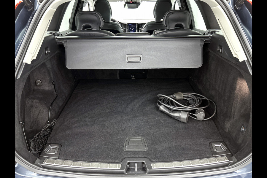 Volvo XC60 2.0 T6 Hybride AWD Inscription / Panoramadak / Trekhaak / Leder lux./Stuur-Stoelverw / Pdc+camera / Audio & Park Ass./ Lighting / Apk 06-2027