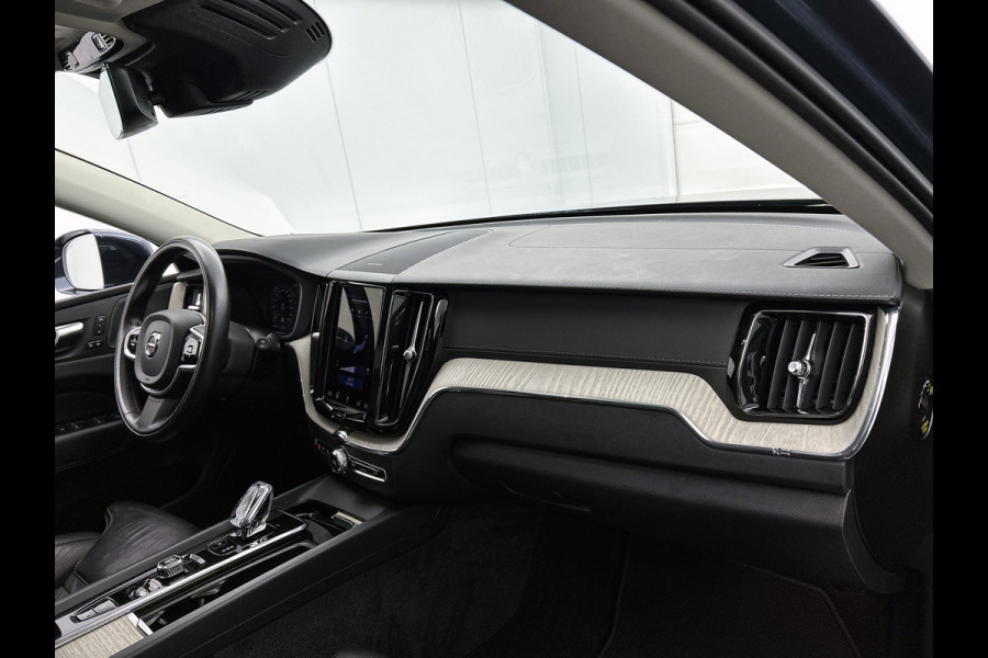 Volvo XC60 2.0 T6 Hybride AWD Inscription / Panoramadak / Trekhaak / Leder lux./Stuur-Stoelverw / Pdc+camera / Audio & Park Ass./ Lighting / Apk 06-2027