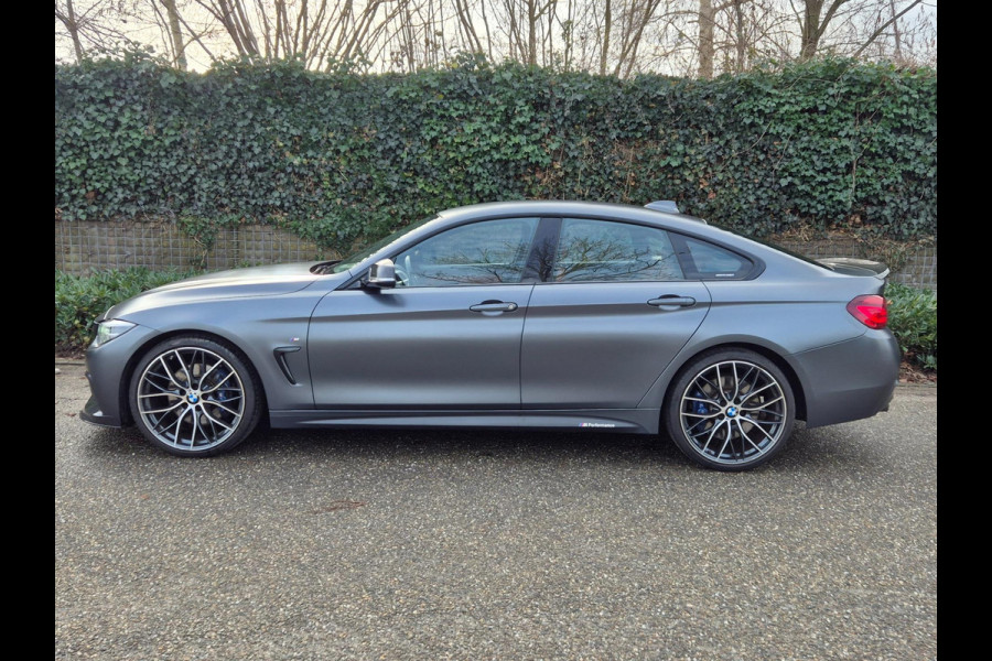 BMW 4 Serie 420i Gran Coupé M Sport Individual MAT Grey Orig BMW Performance 20inch Apple CarPlay High Executive BTW AUTO