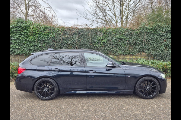 BMW 3 Serie Touring 330i M Sport Panoramadak High Executive Apple CarPlay Lm Velgen breedset Stuurverwarming M Aerodynamics