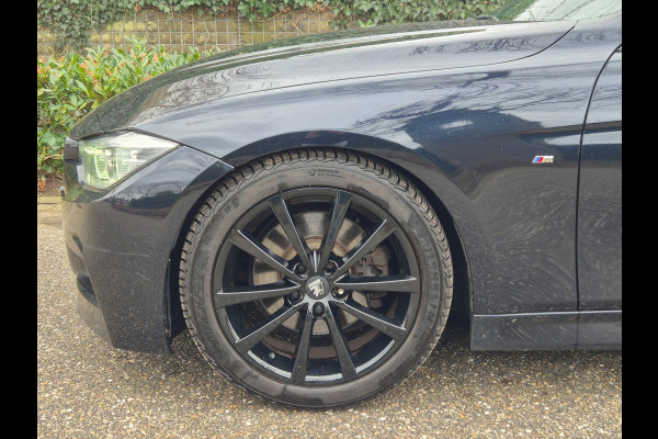 BMW 3 Serie Touring 330i M Sport Panoramadak High Executive Apple CarPlay Lm Velgen breedset Stuurverwarming M Aerodynamics