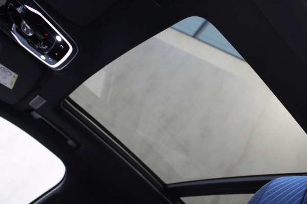 Lynk & Co 01 1.5 NL Auto/Zwarte Hemel/Stuurverwarming/360/Rijklaar/Bovag