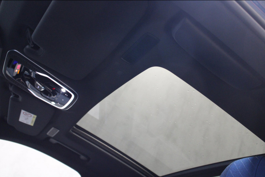 Lynk & Co 01 1.5 NL Auto/Zwarte Hemel/Stuurverwarming/360/Rijklaar/Bovag