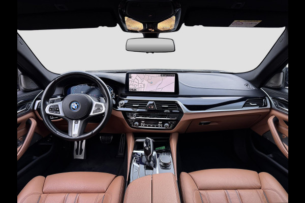 BMW 5 Serie Touring 530e xDrive M-Sport | Pano | Trekhaak | Laser | Harman Kardon | Head Up | Comfortstoelen elektrisch | ACC