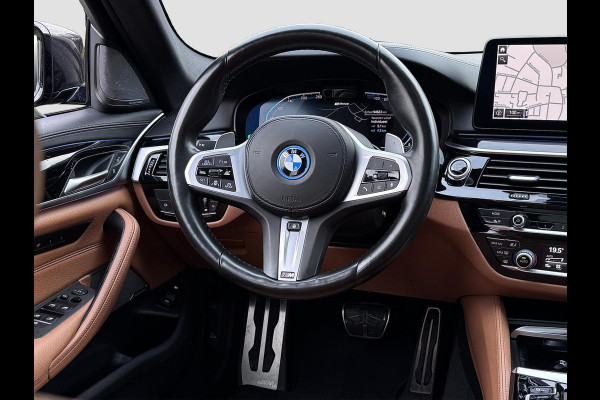 BMW 5 Serie Touring 530e xDrive M-Sport | Pano | Trekhaak | Laser | Harman Kardon | Head Up | Comfortstoelen elektrisch | ACC
