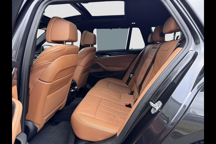 BMW 5 Serie Touring 530e xDrive M-Sport | Pano | Trekhaak | Laser | Harman Kardon | Head Up | Comfortstoelen elektrisch | ACC