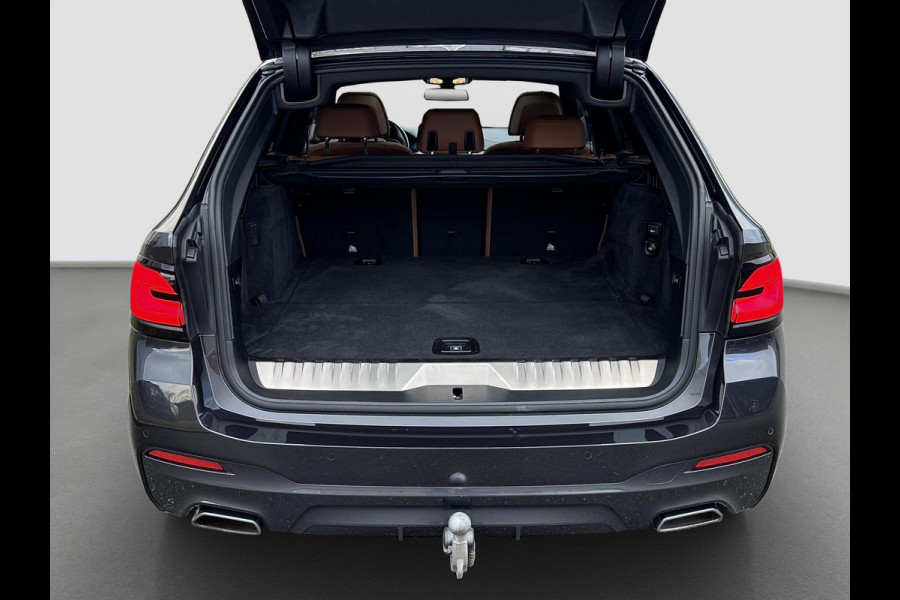 BMW 5 Serie Touring 530e xDrive M-Sport | Pano | Trekhaak | Laser | Harman Kardon | Head Up | Comfortstoelen elektrisch | ACC