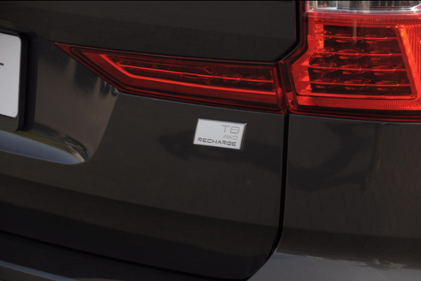 Volvo XC60 T8 390PK Automaat AWD Ultra Bright / Head-up display / Trekhaak/ Harman Kardon audio / Panoramadak / BLIS / Elektrisch bedienbare voorstoelen / Memory seats / Verwarmbare stoelen / Keyless entry /