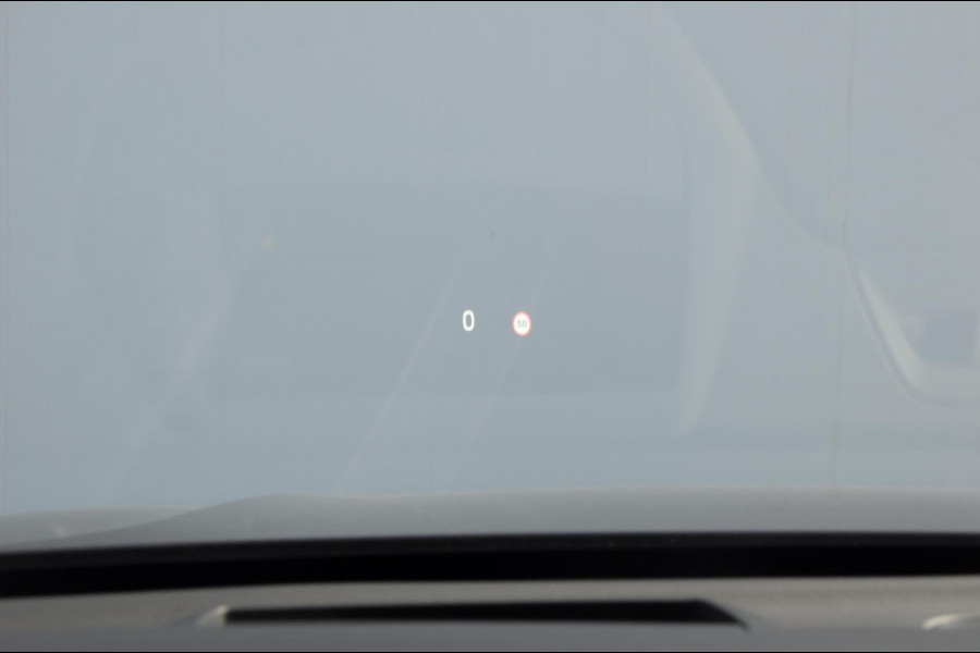 Volvo XC60 T8 390PK Automaat AWD Ultra Bright / Head-up display / Trekhaak/ Harman Kardon audio / Panoramadak / BLIS / Elektrisch bedienbare voorstoelen / Memory seats / Verwarmbare stoelen / Keyless entry /