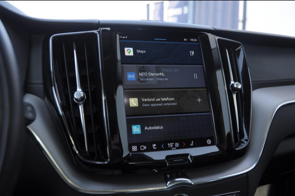 Volvo XC60 T8 390PK Automaat AWD Ultra Bright / Head-up display / Trekhaak/ Harman Kardon audio / Panoramadak / BLIS / Elektrisch bedienbare voorstoelen / Memory seats / Verwarmbare stoelen / Keyless entry /