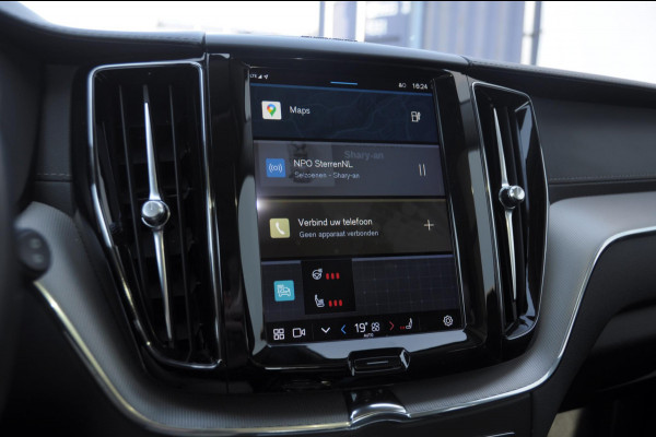 Volvo XC60 T8 390PK Automaat AWD Ultra Bright / Head-up display / Trekhaak/ Harman Kardon audio / Panoramadak / BLIS / Elektrisch bedienbare voorstoelen / Memory seats / Verwarmbare stoelen / Keyless entry /