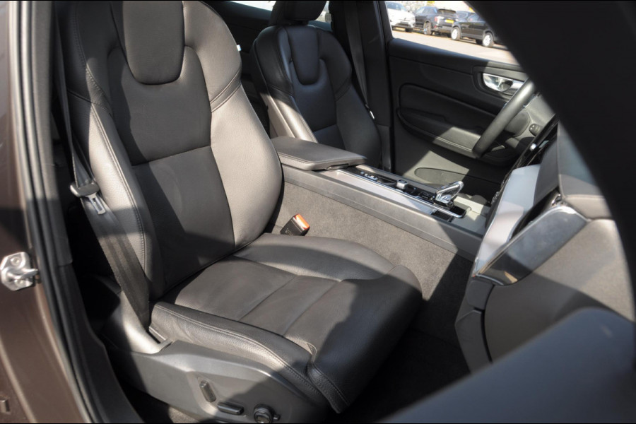 Volvo XC60 T8 390PK Automaat AWD Ultra Bright / Head-up display / Trekhaak/ Harman Kardon audio / Panoramadak / BLIS / Elektrisch bedienbare voorstoelen / Memory seats / Verwarmbare stoelen / Keyless entry /