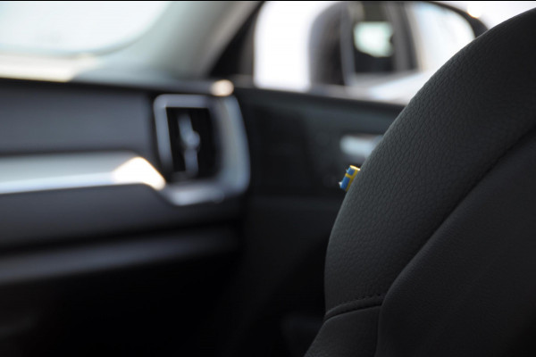 Volvo XC60 T8 390PK Automaat AWD Ultra Bright / Head-up display / Trekhaak/ Harman Kardon audio / Panoramadak / BLIS / Elektrisch bedienbare voorstoelen / Memory seats / Verwarmbare stoelen / Keyless entry /