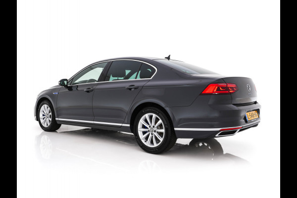 Volkswagen Passat 1.4 TSI GTE Business (Plug-In) (INCL-BTW) Aut. *FULL-LED | DIGI-COCKPIT | ADAPTIVE-CRUISE | NAVI-FULLMAP | KEYLESS | DAB+ | COMFORT-SEATS | SHIFTPADDLES | PRIVACY-GLASS | PDC | CAMERA | CARPLAY | 17''ALU*