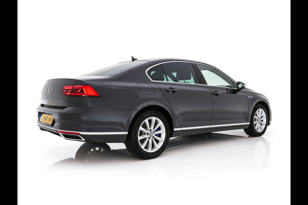 Volkswagen Passat 1.4 TSI GTE Business (Plug-In) (INCL-BTW) Aut. *FULL-LED | DIGI-COCKPIT | ADAPTIVE-CRUISE | NAVI-FULLMAP | KEYLESS | DAB+ | COMFORT-SEATS | SHIFTPADDLES | PRIVACY-GLASS | PDC | CAMERA | CARPLAY | 17''ALU*