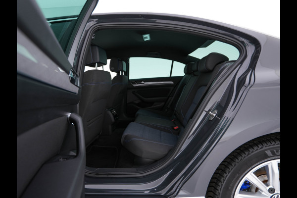 Volkswagen Passat 1.4 TSI GTE Business (Plug-In) (INCL-BTW) Aut. *FULL-LED | DIGI-COCKPIT | ADAPTIVE-CRUISE | NAVI-FULLMAP | KEYLESS | DAB+ | COMFORT-SEATS | SHIFTPADDLES | PRIVACY-GLASS | PDC | CAMERA | CARPLAY | 17''ALU*