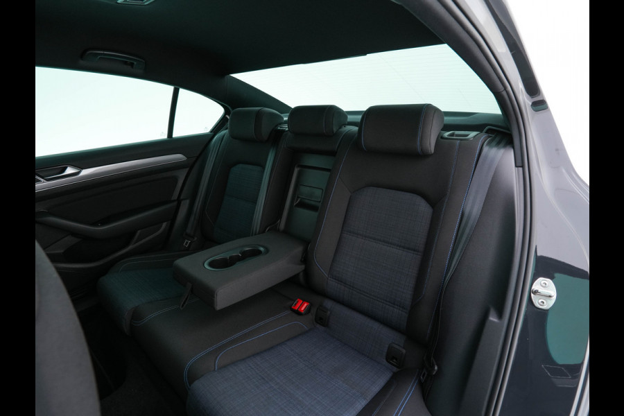 Volkswagen Passat 1.4 TSI GTE Business (Plug-In) (INCL-BTW) Aut. *FULL-LED | DIGI-COCKPIT | ADAPTIVE-CRUISE | NAVI-FULLMAP | KEYLESS | DAB+ | COMFORT-SEATS | SHIFTPADDLES | PRIVACY-GLASS | PDC | CAMERA | CARPLAY | 17''ALU*