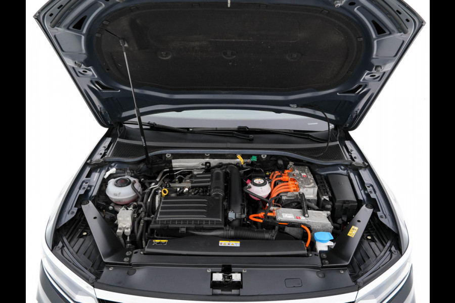 Volkswagen Passat 1.4 TSI GTE Business (Plug-In) (INCL-BTW) Aut. *FULL-LED | DIGI-COCKPIT | ADAPTIVE-CRUISE | NAVI-FULLMAP | KEYLESS | DAB+ | COMFORT-SEATS | SHIFTPADDLES | PRIVACY-GLASS | PDC | CAMERA | CARPLAY | 17''ALU*