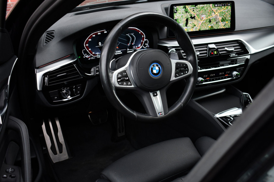 BMW 5 Serie 530e M-Sport Pano Trekh ACC HUD 360 Laser El-Klep