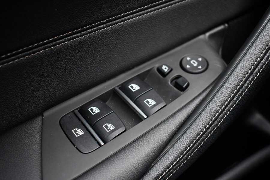 BMW 5 Serie 530e M-Sport Pano Trekh ACC HUD 360 Laser El-Klep