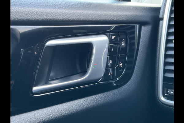 Porsche Cayenne Coupé 3.0 E-Hybrid PHEV 360° Pano SportChrono Luchtvering Bose Carplay Leer Memory UITSTRALING!