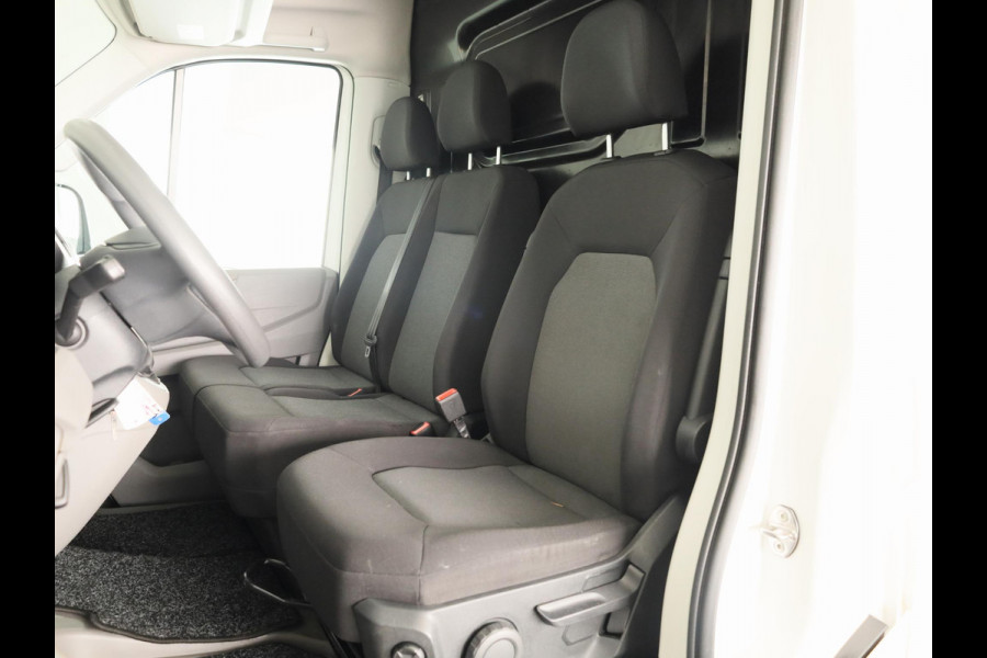 Volkswagen Crafter 35 2.0 TDI L3H3 Comfortline EURO VI 140 pk Automaat | Verlengde garantie | Navigatie | Trekhaak | Parkeersensoren | Achteruitrijcamera |