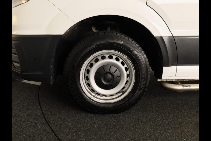 Volkswagen Crafter 35 2.0 TDI L3H3 Comfortline EURO VI 140 pk Automaat | Verlengde garantie | Navigatie | Trekhaak | Parkeersensoren | Achteruitrijcamera |