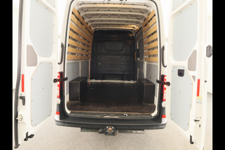 Volkswagen Crafter 35 2.0 TDI L3H3 Comfortline EURO VI 140 pk Automaat | Verlengde garantie | Navigatie | Trekhaak | Parkeersensoren | Achteruitrijcamera |