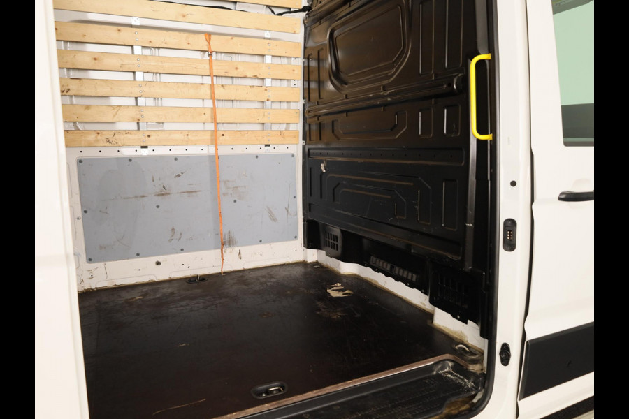 Volkswagen Crafter 35 2.0 TDI L3H3 Comfortline EURO VI 140 pk Automaat | Verlengde garantie | Navigatie | Trekhaak | Parkeersensoren | Achteruitrijcamera |
