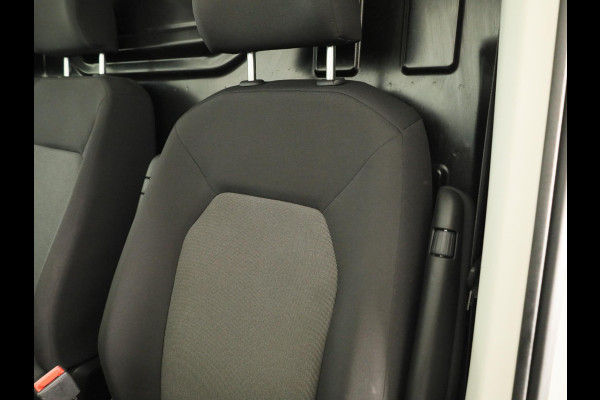 Volkswagen Crafter 35 2.0 TDI L3H3 Comfortline EURO VI 140 pk Automaat | Verlengde garantie | Navigatie | Trekhaak | Parkeersensoren | Achteruitrijcamera |
