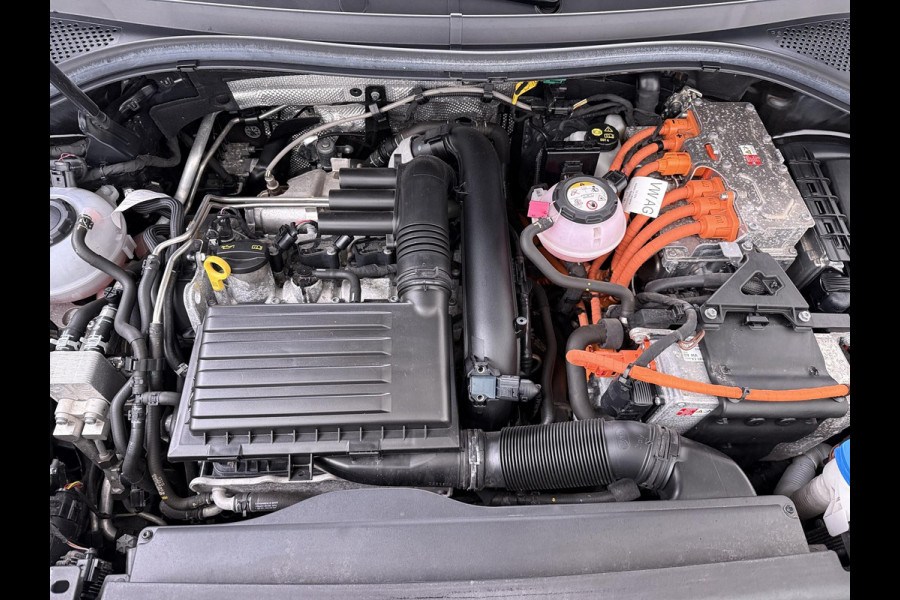 Volkswagen Tiguan 1.4 TSI eHybrid PHEV ELEK. ACHTERKLEP| STOEL MASSAGE| STOEL + STUURVERWARMING| PARKEERSENS. VOOR EN ACHTER| RIJKLAARPRIJS INCL. 12 MND BOVAG GARANTIE