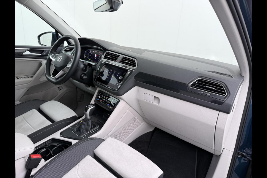 Volkswagen Tiguan 1.4 TSI eHybrid PHEV ELEK. ACHTERKLEP| STOEL MASSAGE| STOEL + STUURVERWARMING| PARKEERSENS. VOOR EN ACHTER| RIJKLAARPRIJS INCL. 12 MND BOVAG GARANTIE