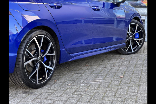 Volkswagen Golf 2.0 TSI R 4Motion / Adaptief Onderstel / Harman Kardon / 100% Historie / Panoramadak / LED / 19 Inch / Head-Up Display / Sportstoelen / Stoelverwarming / Stuurwiel Verwarmd / Dodehoek Detectie