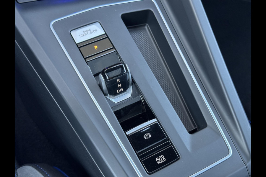 Volkswagen Golf 2.0 TSI R 4Motion / Adaptief Onderstel / Harman Kardon / 100% Historie / Panoramadak / LED / 19 Inch / Head-Up Display / Sportstoelen / Stoelverwarming / Stuurwiel Verwarmd / Dodehoek Detectie