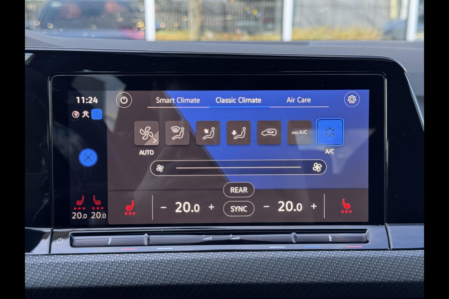 Volkswagen Golf 2.0 TSI R 4Motion / Adaptief Onderstel / Harman Kardon / 100% Historie / Panoramadak / LED / 19 Inch / Head-Up Display / Sportstoelen / Stoelverwarming / Stuurwiel Verwarmd / Dodehoek Detectie