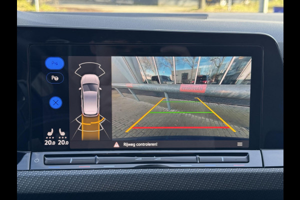 Volkswagen Golf 2.0 TSI R 4Motion / Adaptief Onderstel / Harman Kardon / 100% Historie / Panoramadak / LED / 19 Inch / Head-Up Display / Sportstoelen / Stoelverwarming / Stuurwiel Verwarmd / Dodehoek Detectie