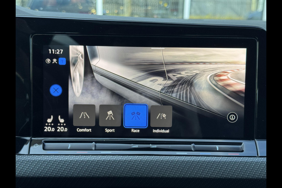 Volkswagen Golf 2.0 TSI R 4Motion / Adaptief Onderstel / Harman Kardon / 100% Historie / Panoramadak / LED / 19 Inch / Head-Up Display / Sportstoelen / Stoelverwarming / Stuurwiel Verwarmd / Dodehoek Detectie