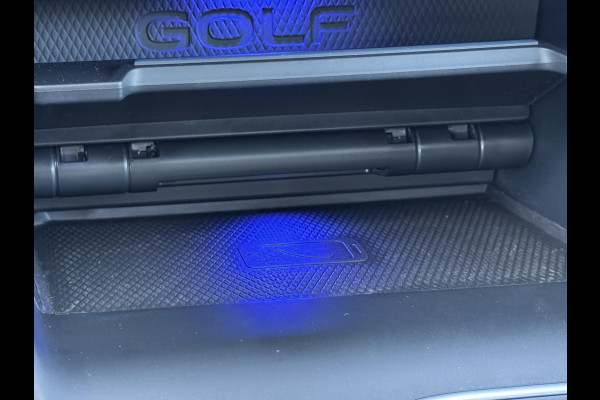 Volkswagen Golf 2.0 TSI R 4Motion / Adaptief Onderstel / Harman Kardon / 100% Historie / Panoramadak / LED / 19 Inch / Head-Up Display / Sportstoelen / Stoelverwarming / Stuurwiel Verwarmd / Dodehoek Detectie