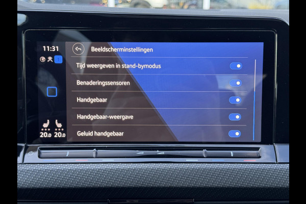 Volkswagen Golf 2.0 TSI R 4Motion / Adaptief Onderstel / Harman Kardon / 100% Historie / Panoramadak / LED / 19 Inch / Head-Up Display / Sportstoelen / Stoelverwarming / Stuurwiel Verwarmd / Dodehoek Detectie