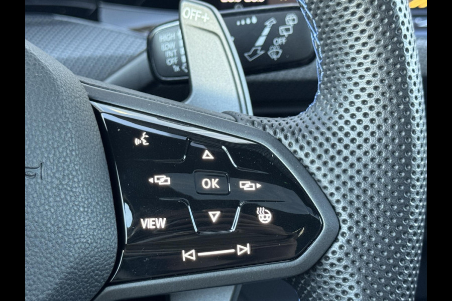 Volkswagen Golf 2.0 TSI R 4Motion / Adaptief Onderstel / Harman Kardon / 100% Historie / Panoramadak / LED / 19 Inch / Head-Up Display / Sportstoelen / Stoelverwarming / Stuurwiel Verwarmd / Dodehoek Detectie