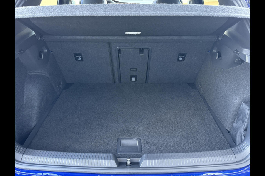 Volkswagen Golf 2.0 TSI R 4Motion / Adaptief Onderstel / Harman Kardon / 100% Historie / Panoramadak / LED / 19 Inch / Head-Up Display / Sportstoelen / Stoelverwarming / Stuurwiel Verwarmd / Dodehoek Detectie