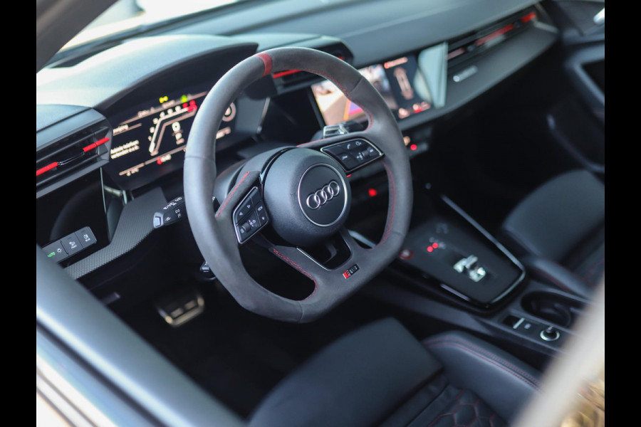 Audi RS 3 Limousine 2.5 TFSI A3 quattro | CT Carbon | RS-Dynamic | Matrix | Keyless | B&O | Leder | Camera