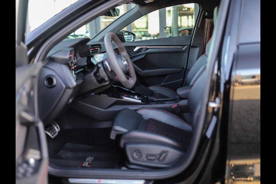 Audi RS 3 Limousine 2.5 TFSI A3 quattro | CT Carbon | RS-Dynamic | Matrix | Keyless | B&O | Leder | Camera