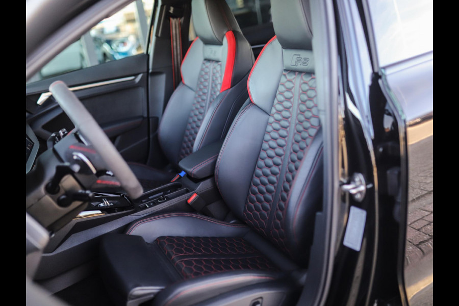 Audi RS 3 Limousine 2.5 TFSI A3 quattro | CT Carbon | RS-Dynamic | Matrix | Keyless | B&O | Leder | Camera