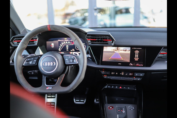 Audi RS 3 Limousine 2.5 TFSI A3 quattro | CT Carbon | RS-Dynamic | Matrix | Keyless | B&O | Leder | Camera