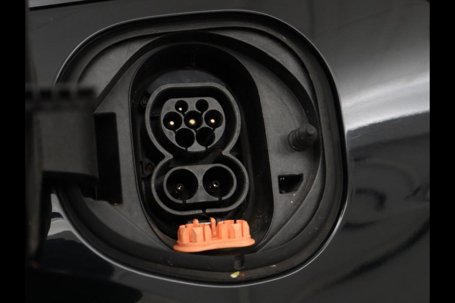 Opel Ampera-E Innovation 60 kWh | Leder | Stoelverwarming | Camera | Park Assist | Stuurverwarming | Bi-Xenon | Keyless | Carplay | Navigatie | Cruise control